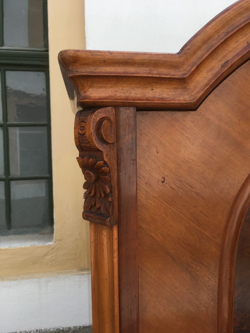 Kleiderschrank antik Rosen beschnitzt 1880 Altdeutsch Historismus Nussholz furniert