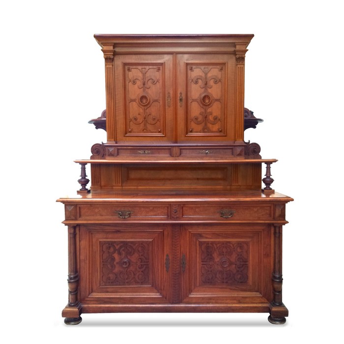 Read more about the article antiker Schrank, antikes Buffet