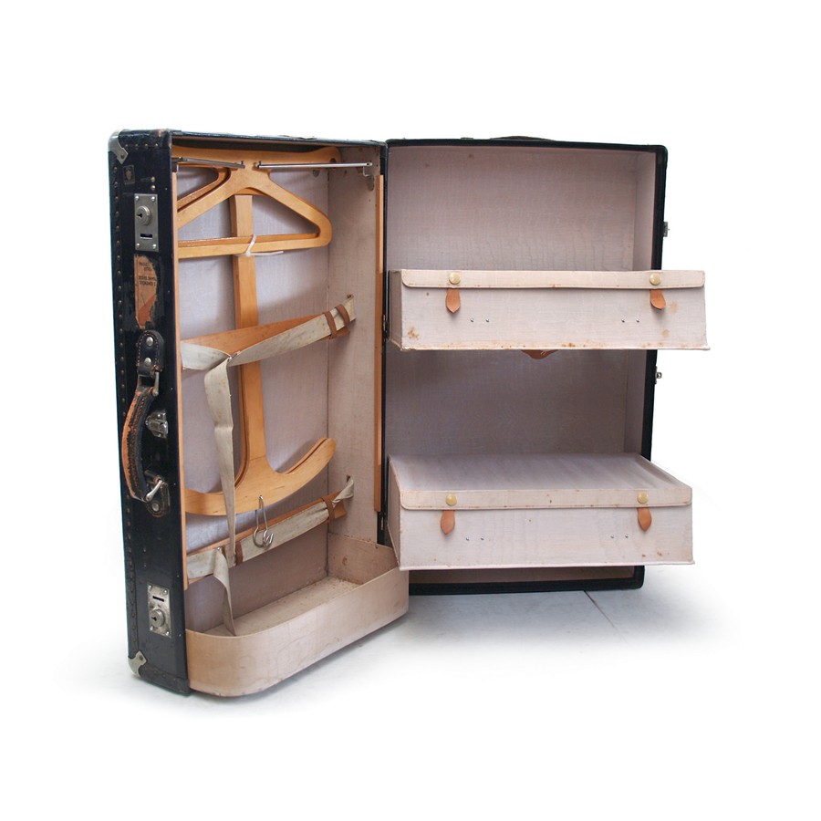 Read more about the article Schrankkoffer mit schöner Innenausstattung