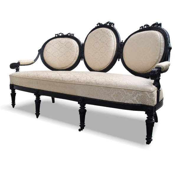 Read more about the article Antikes Sofa Gustavianisch – elegante Schönheit