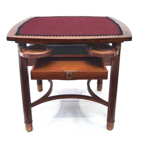 Read more about the article Antiker Jugendstil Spieltisch Wien – schlichte Eleganz