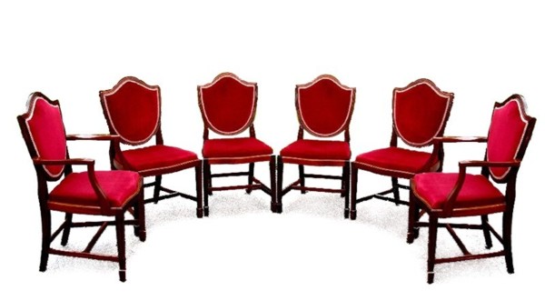 Read more about the article Sheraton-Stil Speisezimmerstühle – elegante Stühle mit Schildlehnen