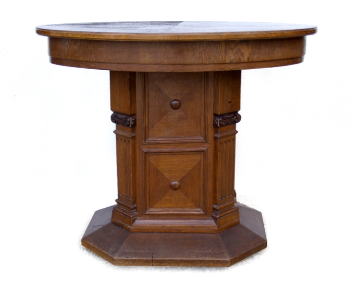 Read more about the article Antiker kleiner Speisetisch – das Dinner for two kann kommen