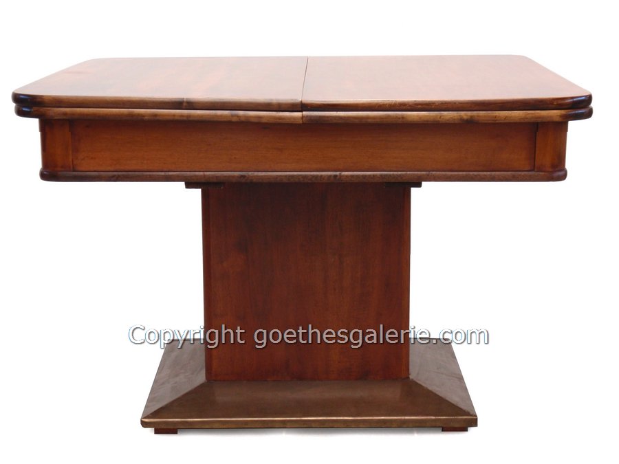 Read more about the article Jugendstil Tisch, ausziehbarer Stempeltisch – das elegante Platzwunder