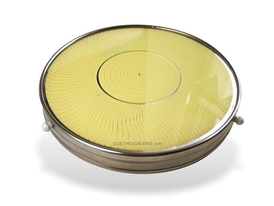 Read more about the article Shabby Chic Vintage Tortenplatte, antiker Drehteller