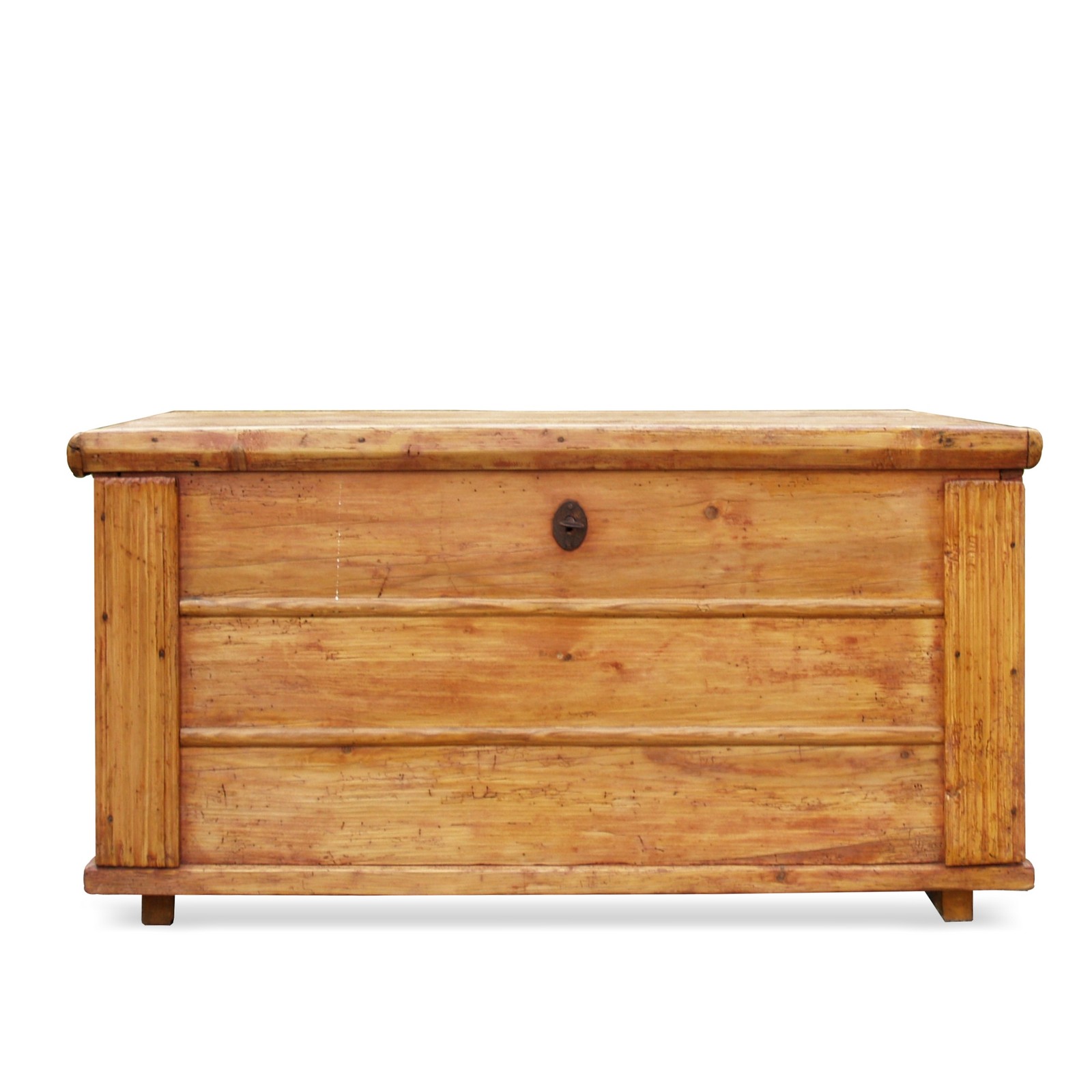 Read more about the article Naturholz Bauerntruhe antik