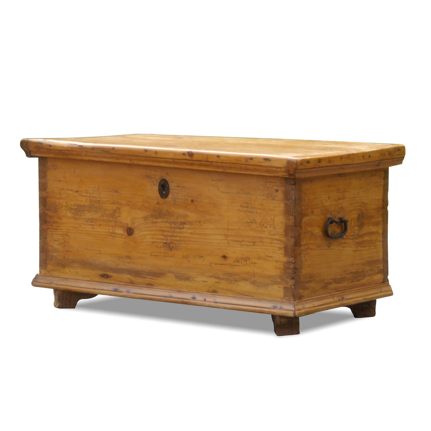 Read more about the article Bauerntruhe Naturholz antik