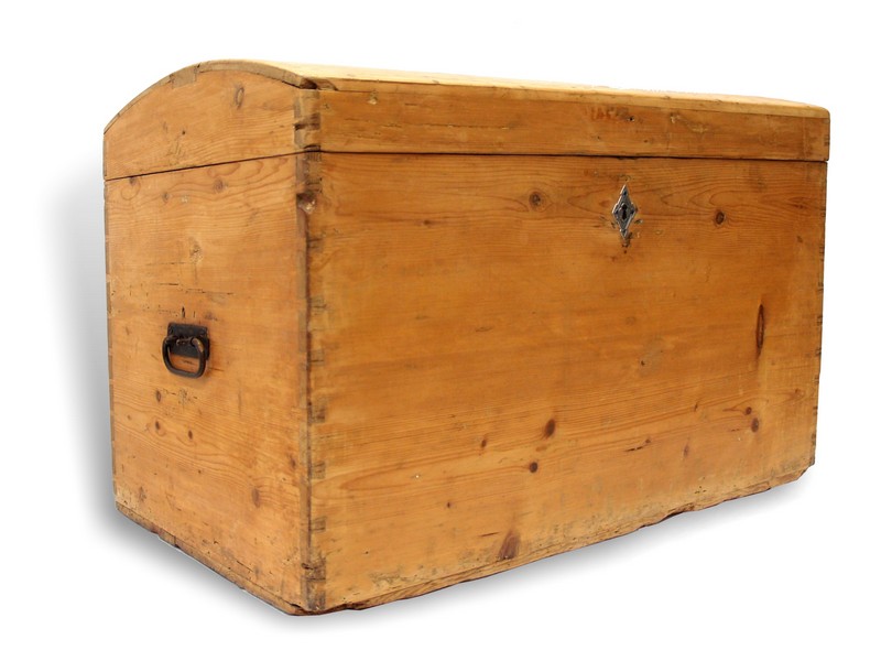 Read more about the article Antike Shabby Chic Naturholz Truhe – bezaubernd & provinziell