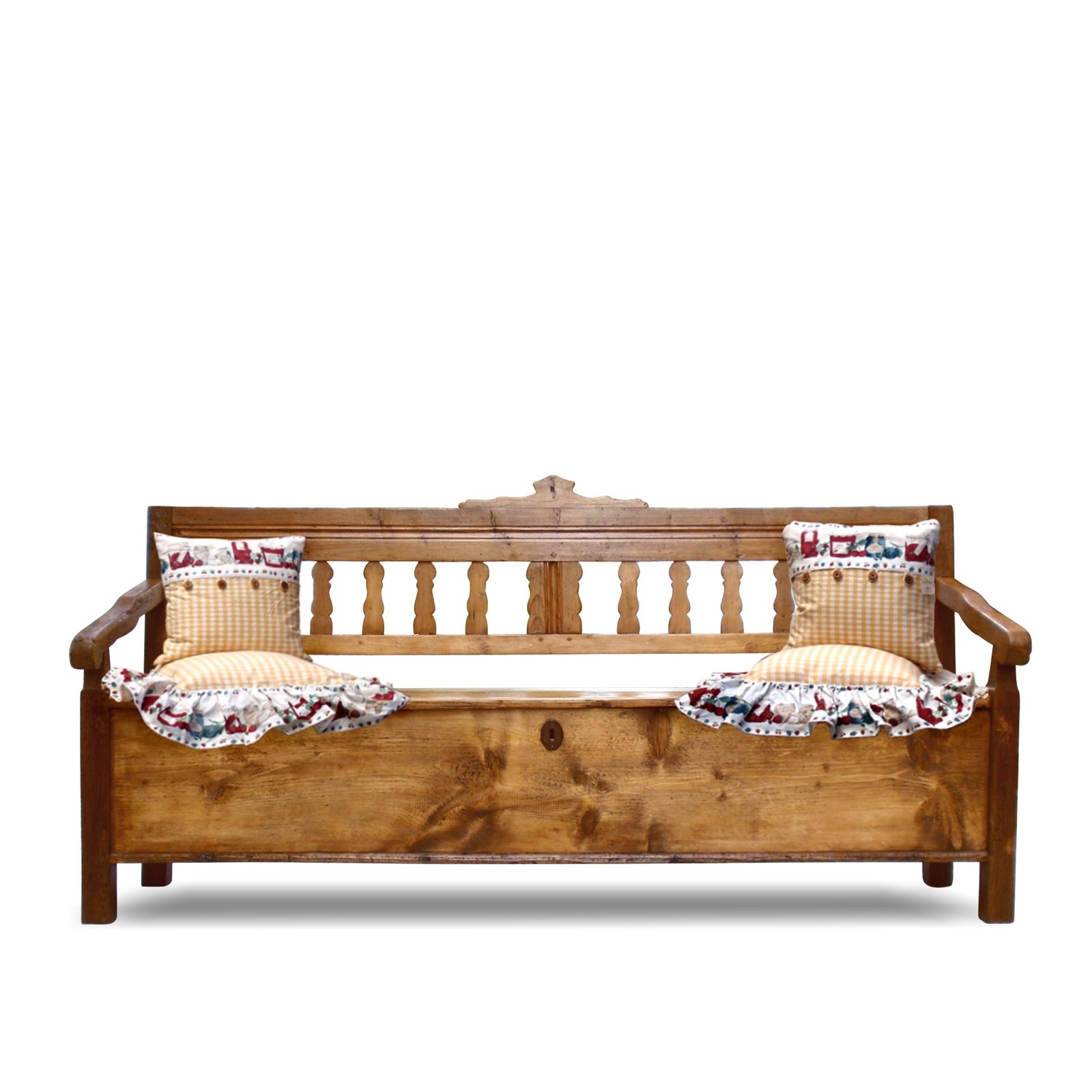 Read more about the article Antike Truhenbank saniert – die Schönheit