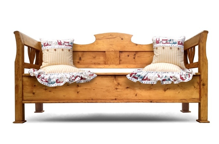 Read more about the article Truhenbank antike schöne Küchenbank