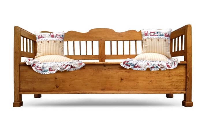 Read more about the article Truhenbank antik, bezaubernde Küchenbank