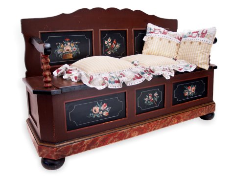 Read more about the article antike bemalte Truhenbank Sitztruhe