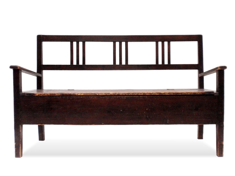 Read more about the article alte Truhenbank / Küchensitzbank in zierlicher Fertigung