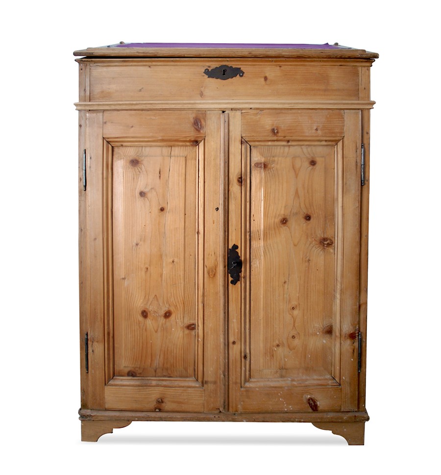 Read more about the article Antikes Vertiko Naturholz Küchenschrank Landhausmöbel