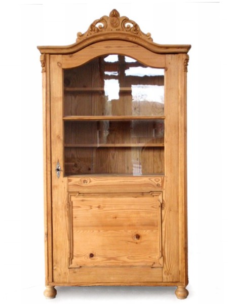 Read more about the article Antike Vitrine Naturholz – absolut schön!