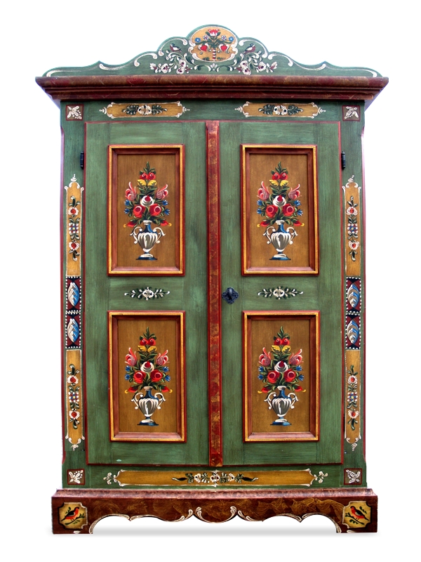 Read more about the article Voglauer Bauernschrank grün bemalt