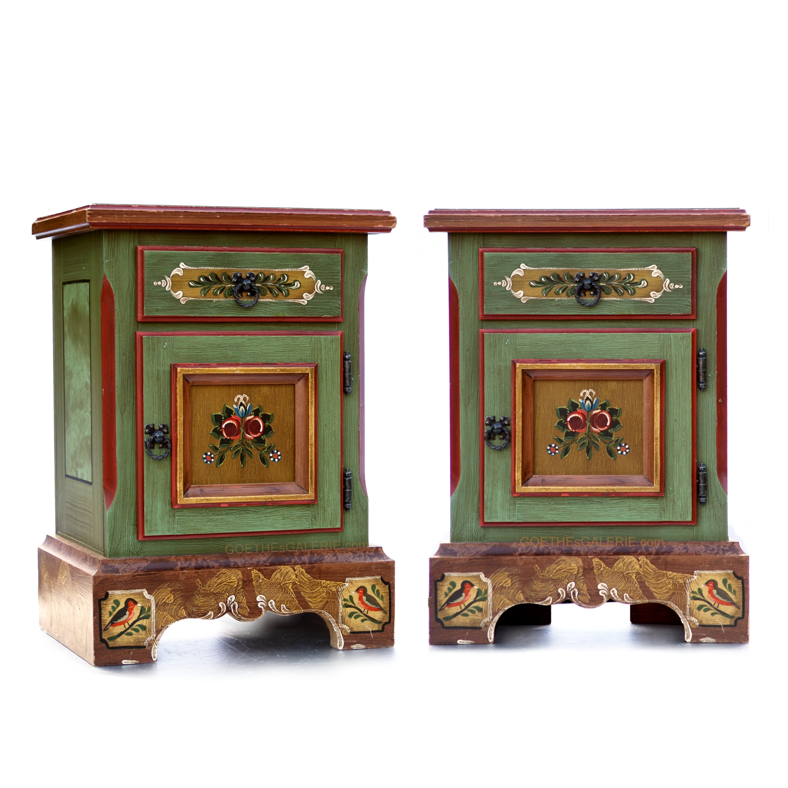 Read more about the article Voglauer Kommode, kleiner Schrank grün