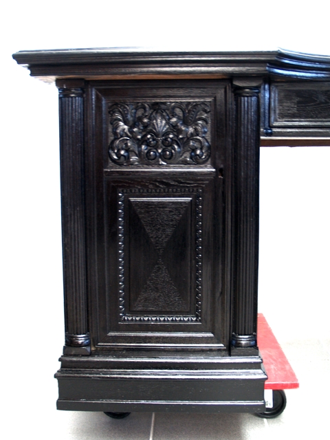 Schreibtisch antik restauriert massivholz Herrenzimmer Möbel Antiquität schwarz beschnitzt