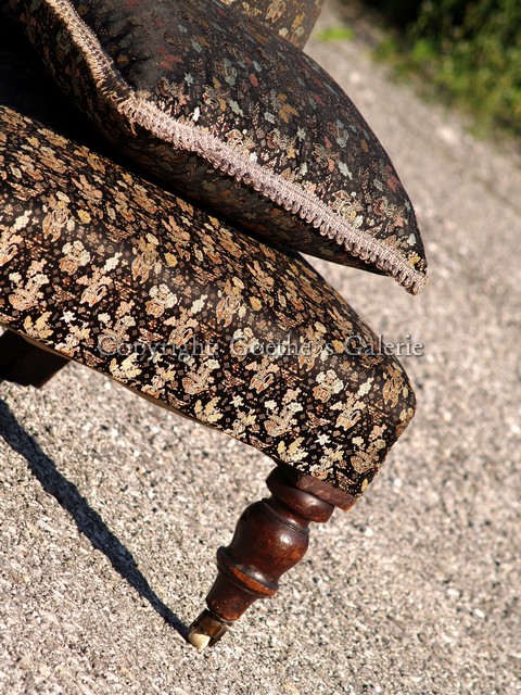 antiker Stuhl Gebetsstuhl oder stummer Diener