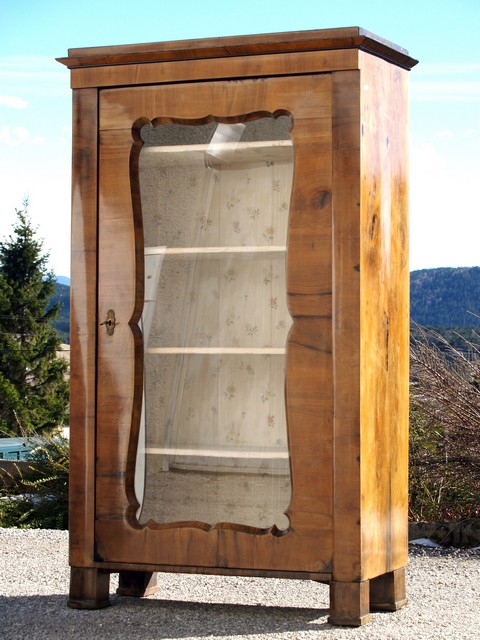 Biedermeier Vitrine Nussfurniert Klotzfuesse 2