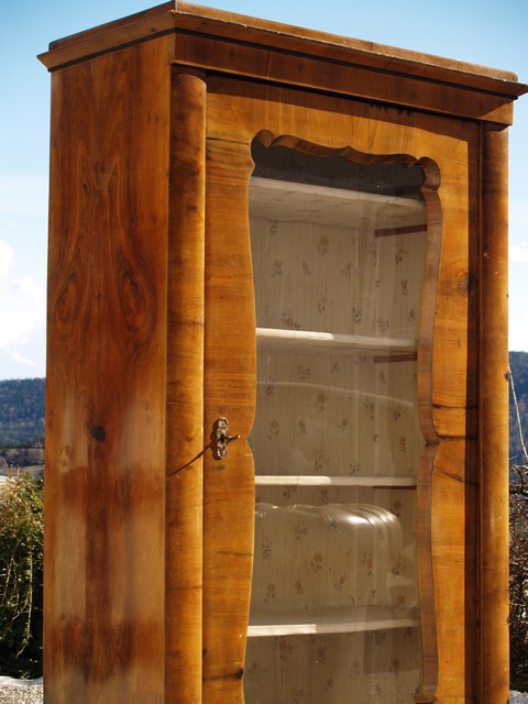 Biedermeier Vitrine Nussfurniert Klotzfuesse 3