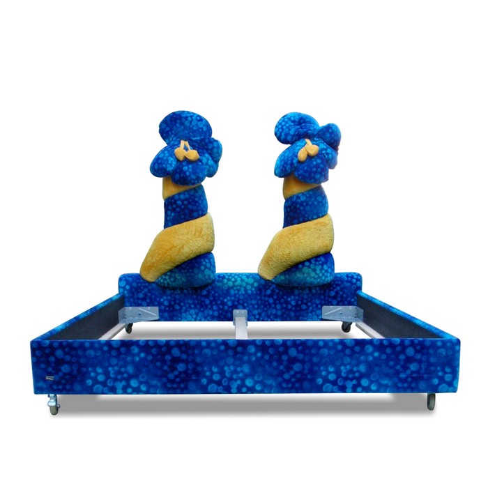 Bretz Designklassiker Sofa Bett Aitutaki blau gelb Blume Kinderzimmer Möbel Kindermöbel weich Stoff Blumen