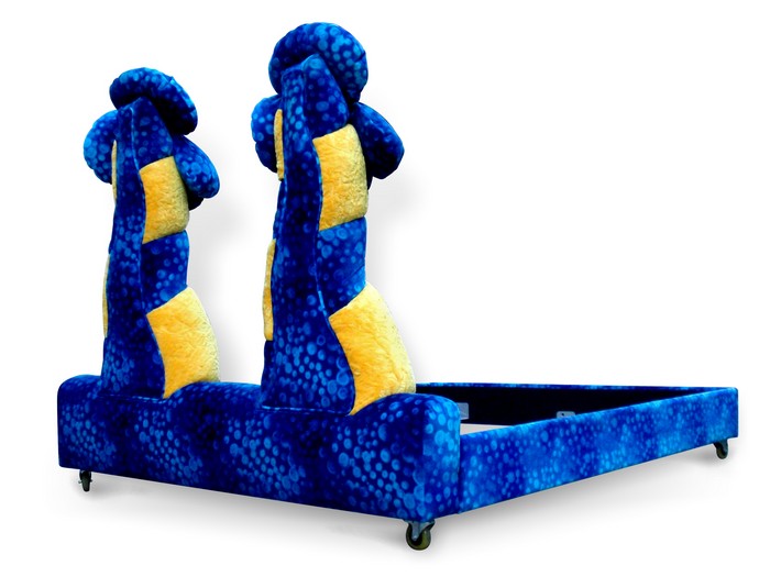 Bretz Designklassiker Sofa Bett Aitutaki blau gelb Blume Kinderzimmer Möbel Kindermöbel weich Stoff Blumen