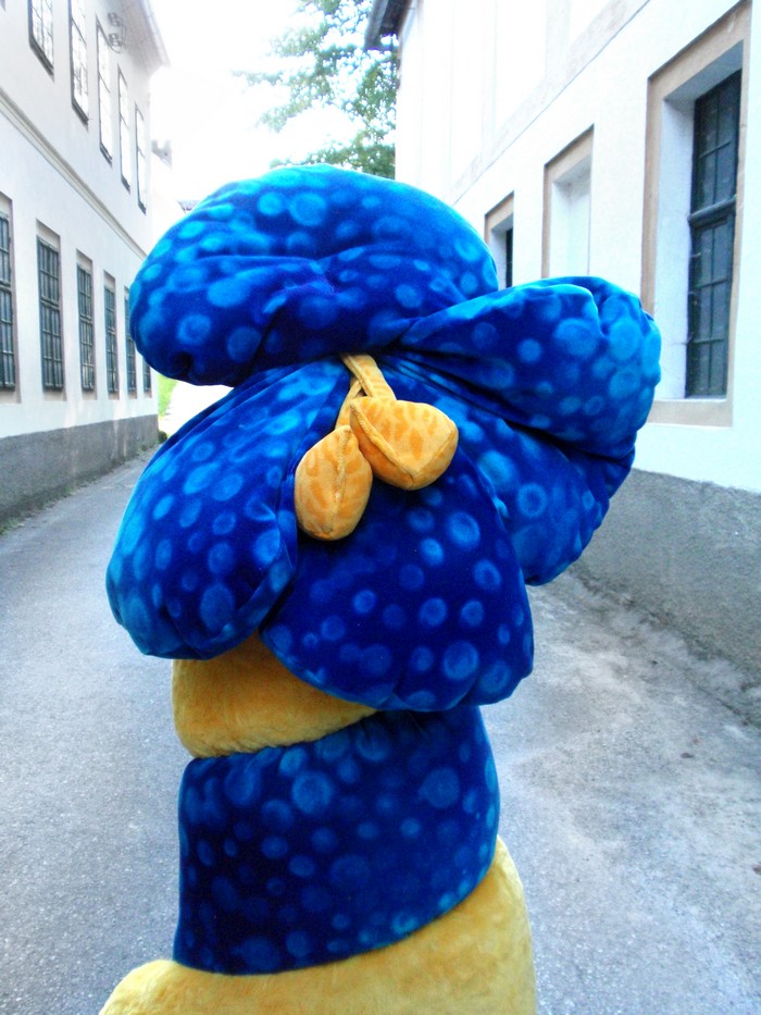 Bretz Designklassiker Sofa Bett Aitutaki blau gelb Blume Kinderzimmer Möbel Kindermöbel weich Stoff