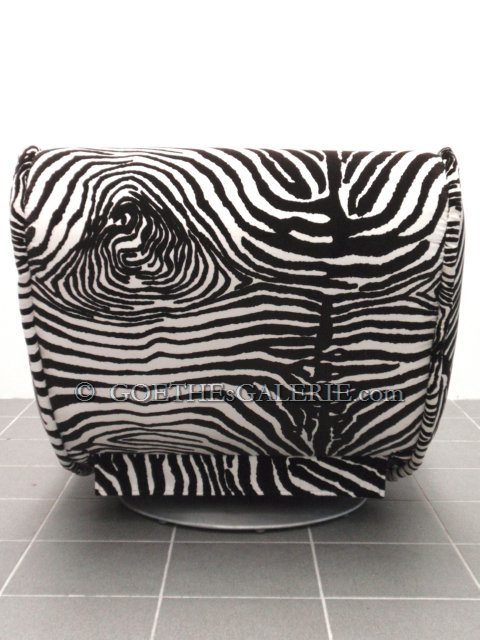 OLYMPUS DIGITAL CAMERA Bretz Laola hookipa sofastuhl zebra