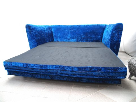 Bretz sofa designklassiker lounge glamoursamt sofa monster bett blau
