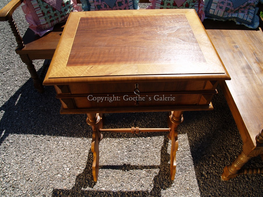 Antiker Beistelltisch beschnitzter Spieltisch Jugendstil schwarz Marmor