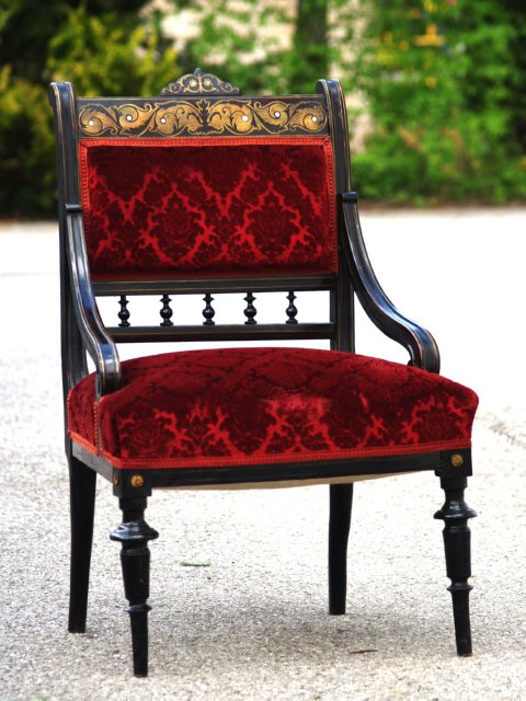 antiker Sessel Stuhl schwarz rot gold messing intarsien 1