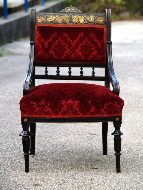 antiker Sessel Stuhl schwarz rot gold messing intarsien 2