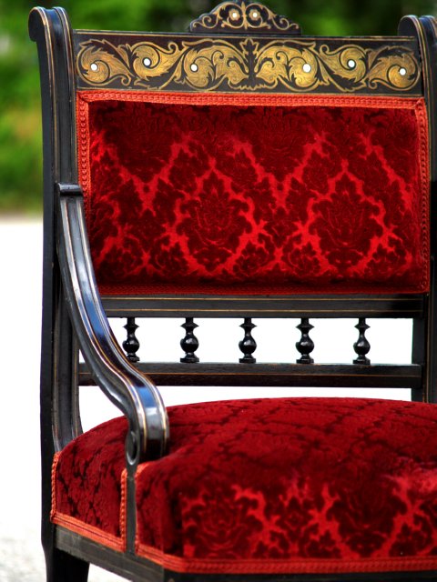 antiker Sessel Stuhl schwarz rot gold messing intarsien 5