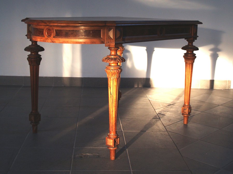 OLYMPUS DIGITAL CAMERA antiker gruenderzeit tisch speisetisch geschnitzt 2