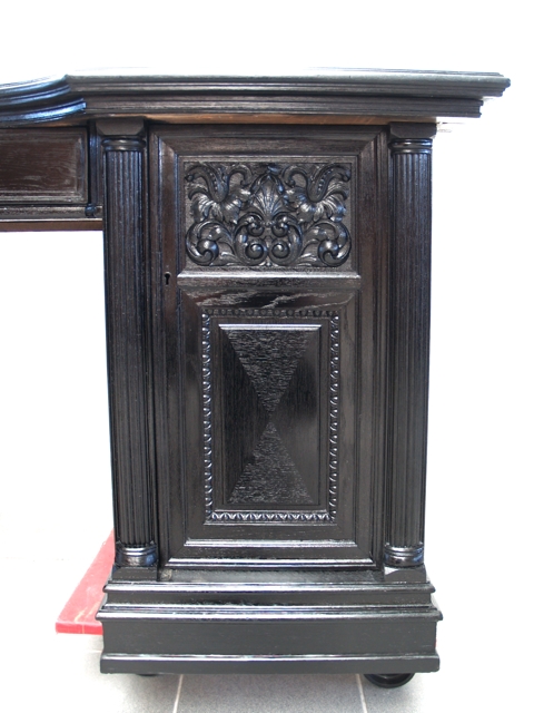 Schreibtisch antik restauriert massivholz Herrenzimmer Möbel Antiquität schwarz beschnitzt