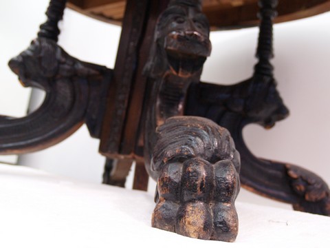 OLYMPUS DIGITAL CAMERA Antiker Tisch geschnitzter Speisetisch 1880 Barock