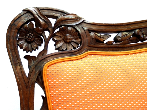 Antikes Sofa geschnitzt orange tapeziert Art Nouveau Requisite Möbel