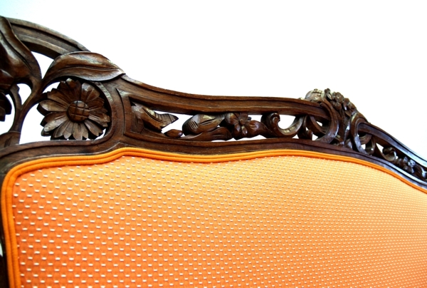 Antikes Sofa geschnitzt orange tapeziert Recamiere Biedermeier