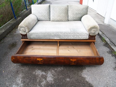 Sofa intarsien