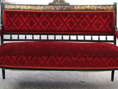 antikes sofa rot schwarz messing intarsien markat stil 3