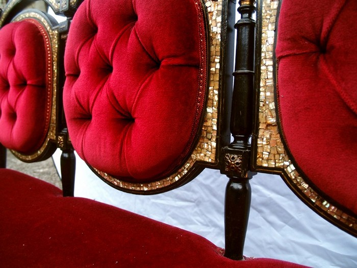 Antikes Sofa rot schwarz Gustavianisch Medaillon restauriert Intarsien Perlmutt