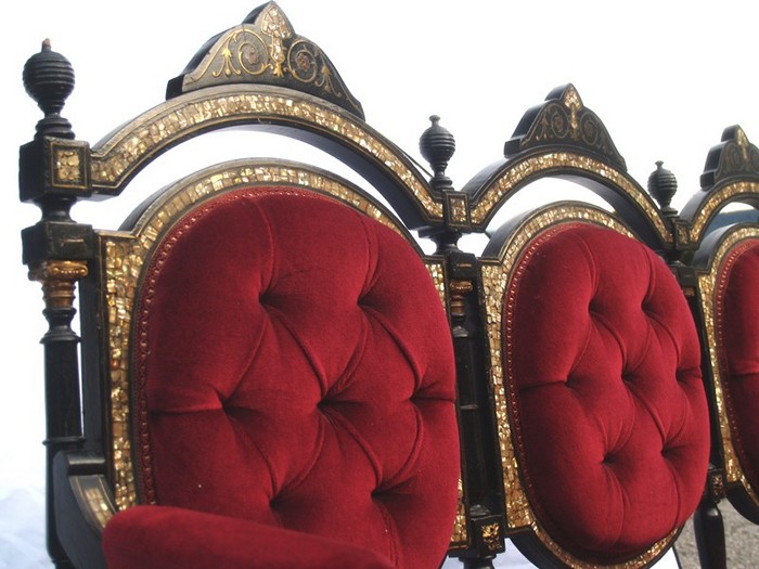 Antikes Sofa rot schwarz Gustavianisch Medaillon restauriert Intarsien Perlmutt