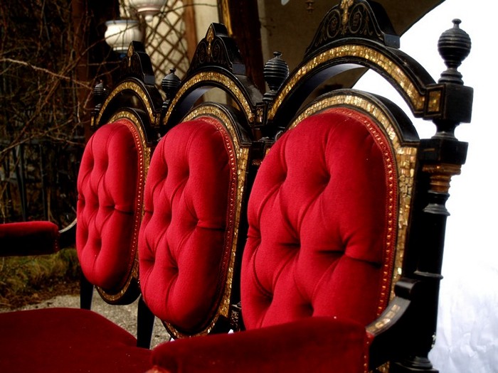 Antikes Sofa rot schwarz Gustavianisch Medaillon restauriert Intarsien Perlmutt Viktorianisch