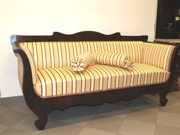 biedermeier antikes sofa neu restauriert satin polsterstoff Nackenrollen sessel stuehle 2
