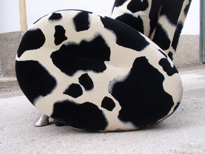 OLYMPUS DIGITAL CAMERA Bretz Designklassiker Sofa Kuhfell Popeye ausziehbares Bettsofa Gästebett