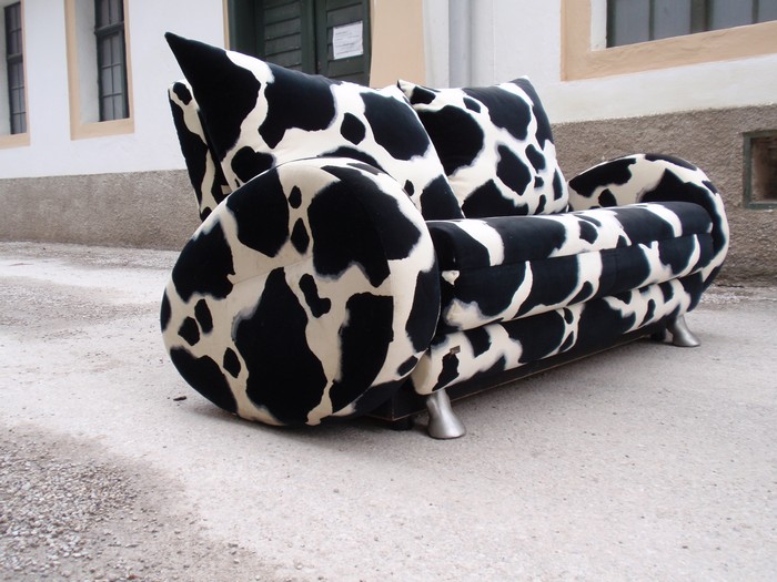 OLYMPUS DIGITAL CAMERA Bretz Designklassiker Sofa Kuhfell Popeye ausziehbares Bettsofa Gästebett