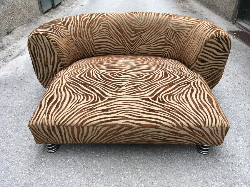 Bretz Chill Sofa goldenes Zebra Loveseat GoethesGalerie