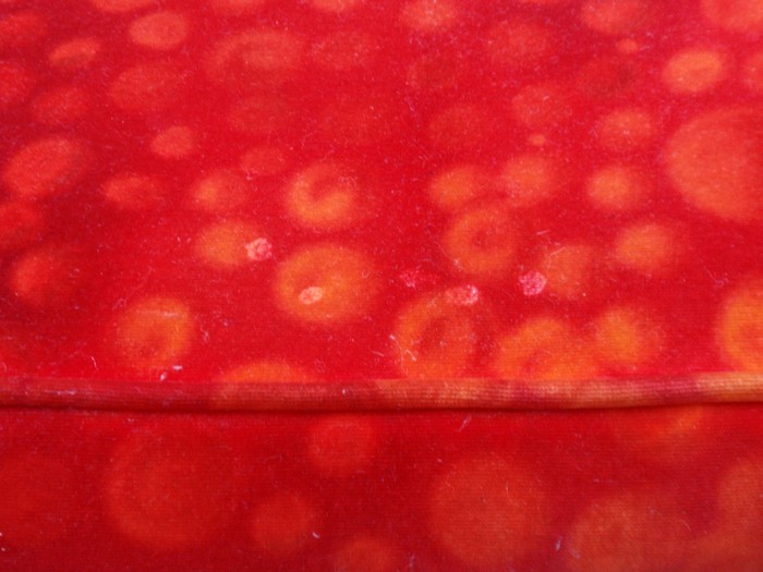 Vorhandene Verunreinigung. Eigentlich kein Thema - dies lässt sich entfernen. Bretz Designklassiker Sofa Stuhl Liege Pool Ufo rot Spacebubbles