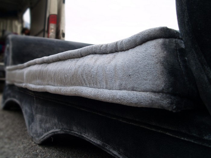 Bretz Designklassiker Sofa Mammut silber Schattensamtstoff metall chrom